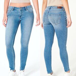Hollister Women's Light Wash Super Skinny Jeans‎ Size 1R W25 L31